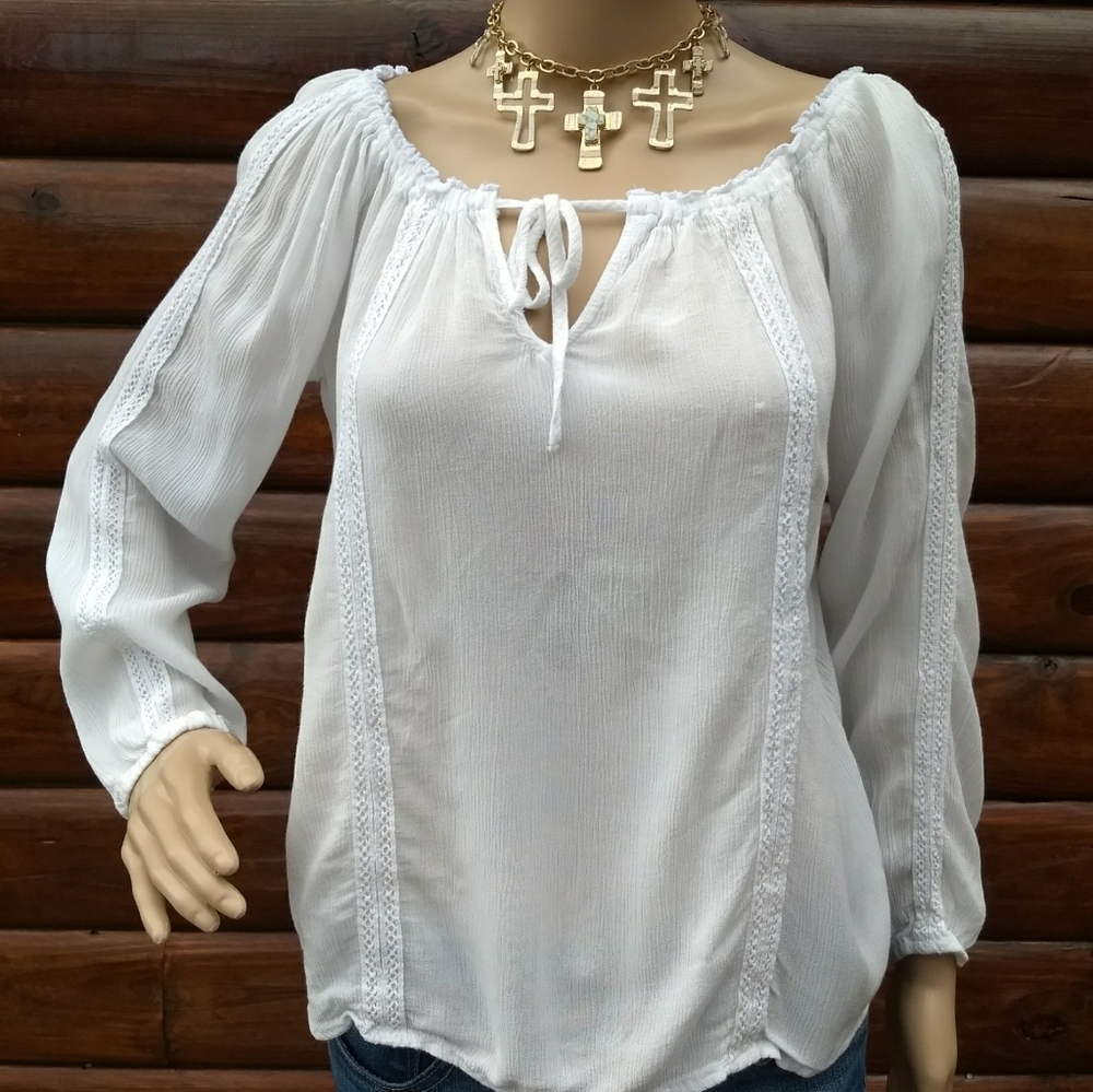 Abercrombie and Fitch Peasant Top. Pick 3 ⭐ Items For $40. Put In Bundle.